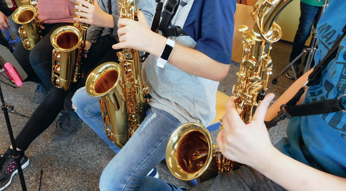 Musikprofil mit Saxophonen
